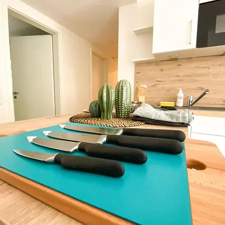 230 Lux Furnished Flat *